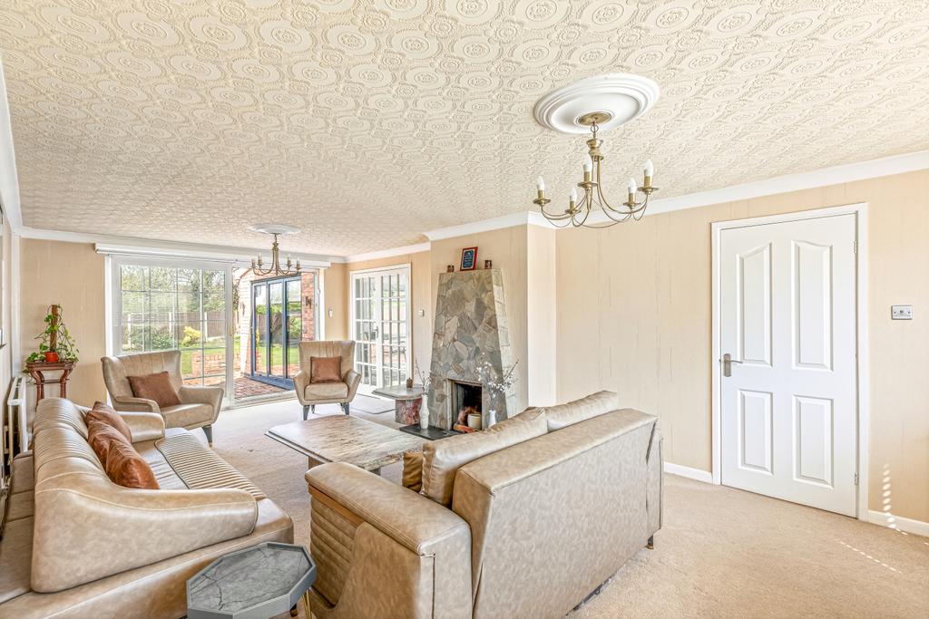 House in WIGSTON - More