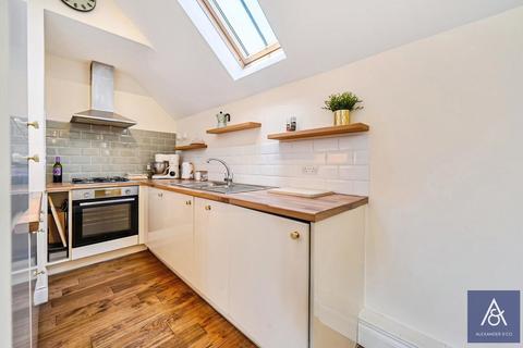 2 bedroom apartment for sale, High Street, Northamptonshire NN13