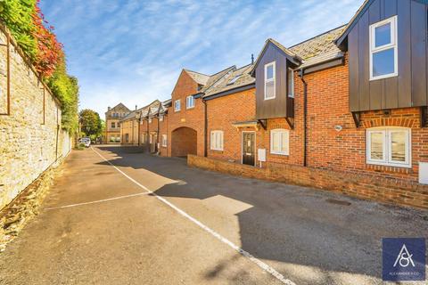2 bedroom apartment for sale, High Street, Northamptonshire NN13