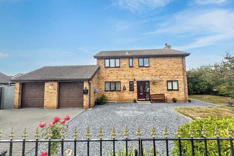 4 bedroom detached house for sale, Ffordd Y Berllan, Towyn, Conwy, LL22 9LZ