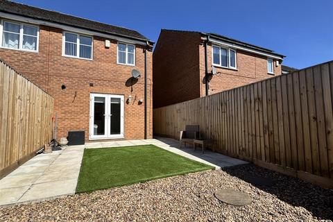 2 bedroom townhouse for sale, Reevy Road, Bradford, BD6 3PU