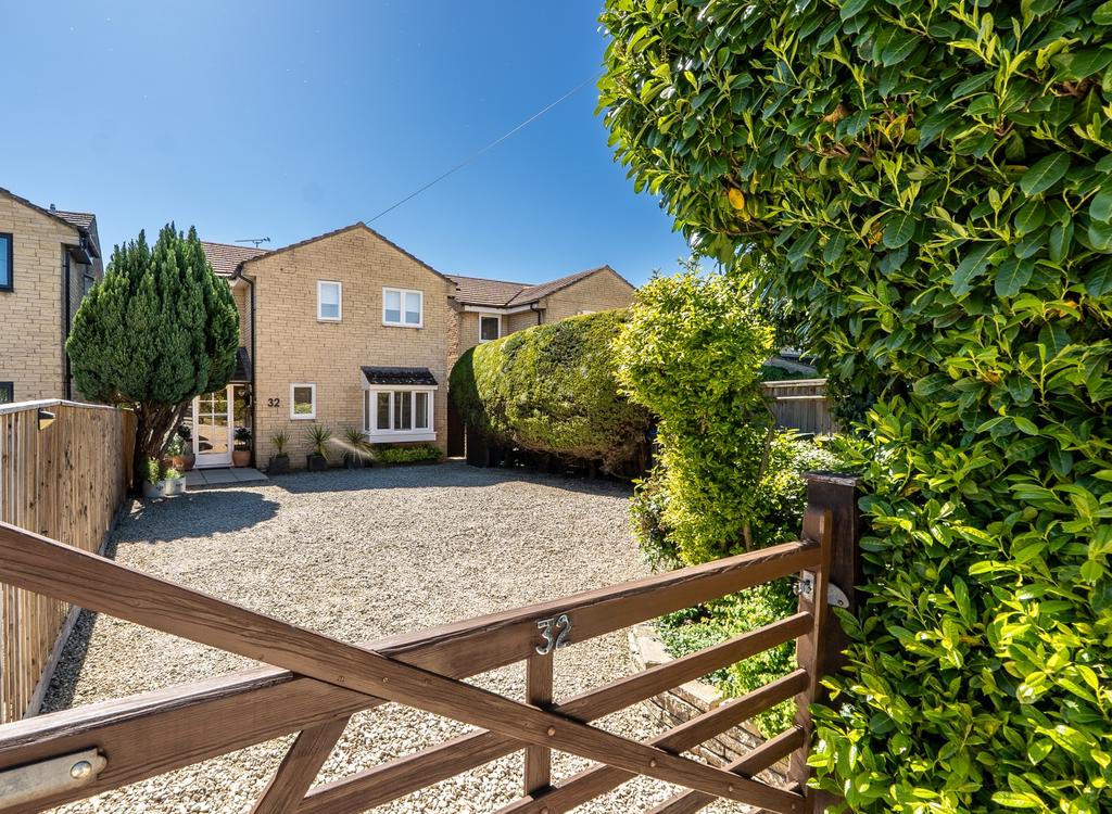 brize-norton-road-carterton-4-bed-detached-house-for-sale-460-000