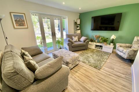 3 bedroom detached bungalow for sale, Wellhouse Lane, Mirfield