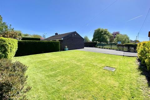 3 bedroom detached bungalow for sale, Wellhouse Lane, Mirfield