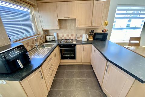 3 bedroom detached bungalow for sale, Wellhouse Lane, Mirfield