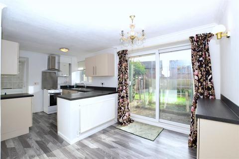 3 bedroom semi-detached house to rent, Kingsdown Close