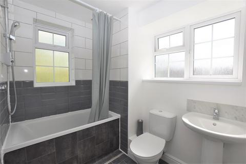 3 bedroom semi-detached house to rent, Kingsdown Close