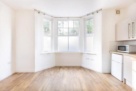 Studio to rent, Regent Street, Rugby, CV21