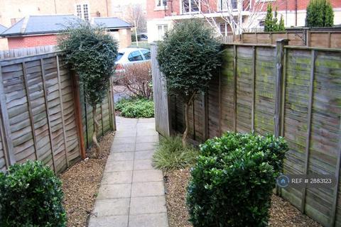 4 bedroom terraced house to rent, Brookbank Close, Cheltenham, GL50