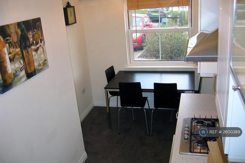 4 bedroom terraced house to rent, Alvington Drive, Cheltenham, GL52