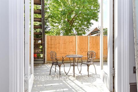 2 bedroom ground floor maisonette for sale, Glebe Avenue, Woodford Green IG8