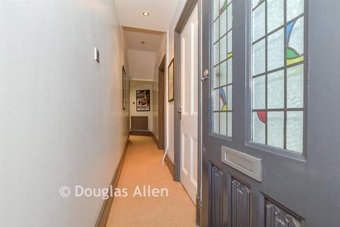 2 bedroom ground floor maisonette for sale, Glebe Avenue, Woodford Green IG8