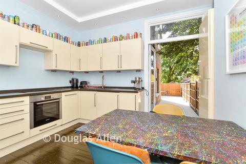 2 bedroom ground floor maisonette for sale, Glebe Avenue, Woodford Green IG8