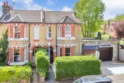 2 bedroom ground floor maisonette for sale, Glebe Avenue, Woodford Green IG8