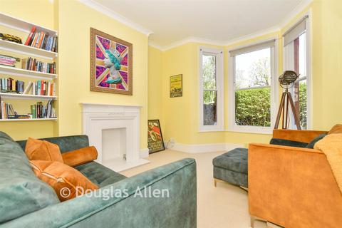 2 bedroom ground floor maisonette for sale, Glebe Avenue, Woodford Green IG8