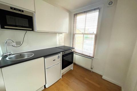 1 bedroom flat to rent, Salisbury Road, Monor House, London