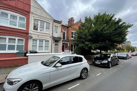 1 bedroom flat to rent, Salisbury Road, Monor House, London