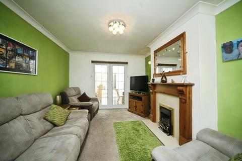 3 bedroom end of terrace house for sale, Holly Close, Taunton