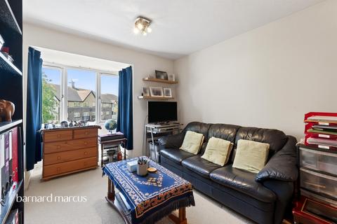 Studio for sale, Cotswold Way, Worcester Park