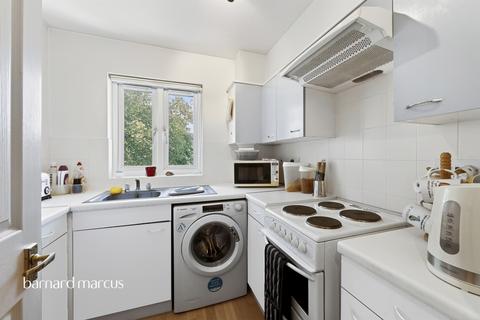 Studio for sale, Cotswold Way, Worcester Park