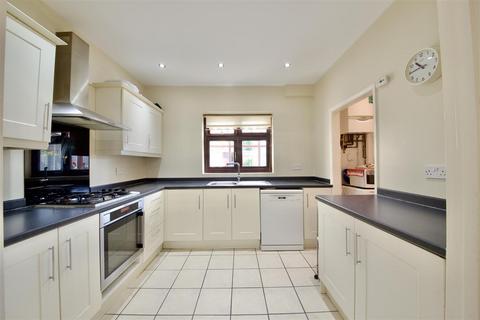 4 bedroom house for sale, Wood Lane, Dagenham RM8