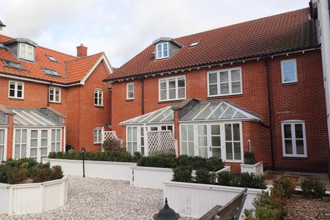 2 bedroom flat to rent, The Square, Brentwood, CM14
