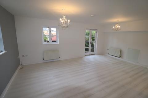 2 bedroom flat to rent, The Square, Brentwood, CM14