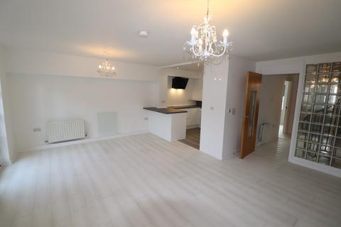 2 bedroom flat to rent, The Square, Brentwood, CM14