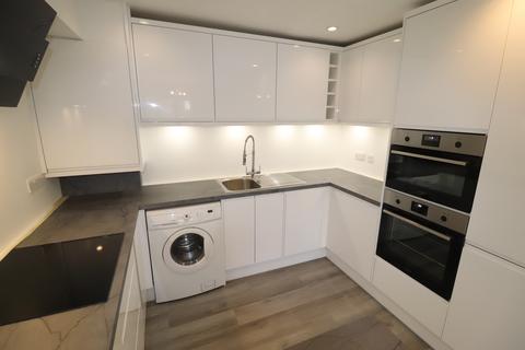 2 bedroom flat to rent, The Square, Brentwood, CM14