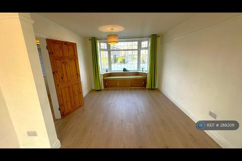 3 bedroom semi-detached house to rent, Lindsell Road, Altrincham, WA14