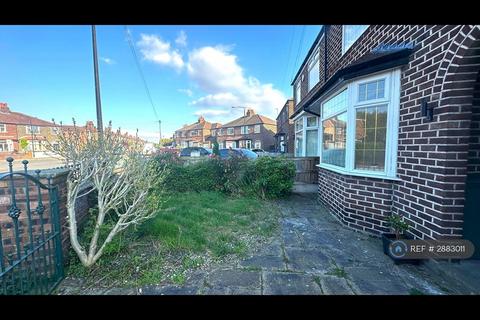 3 bedroom semi-detached house to rent, Lindsell Road, Altrincham, WA14