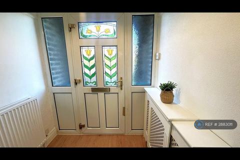 3 bedroom semi-detached house to rent, Lindsell Road, Altrincham, WA14
