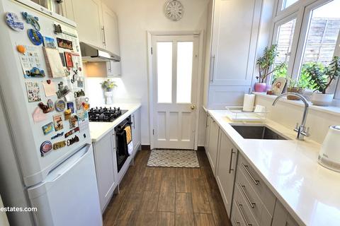 3 bedroom semi-detached house for sale, Derwent Avenue, East Barnet EN4