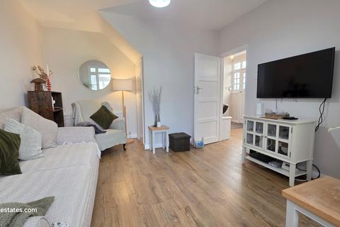 3 bedroom semi-detached house for sale, Derwent Avenue, East Barnet EN4