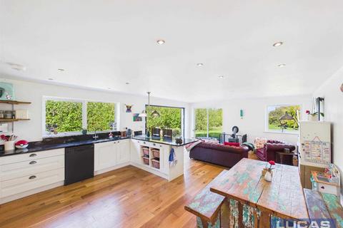 3 bedroom detached house for sale, Henar,Old Llandegfan,Llandegfan LL58 5PW