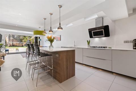 4 bedroom house for sale, Standen Road, London