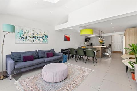 4 bedroom house for sale, Standen Road, London
