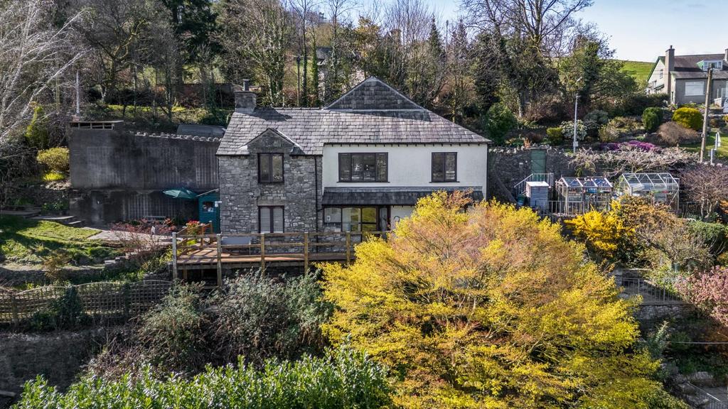 Queens Road, Kendal 3 bed detached house for sale - £550,000