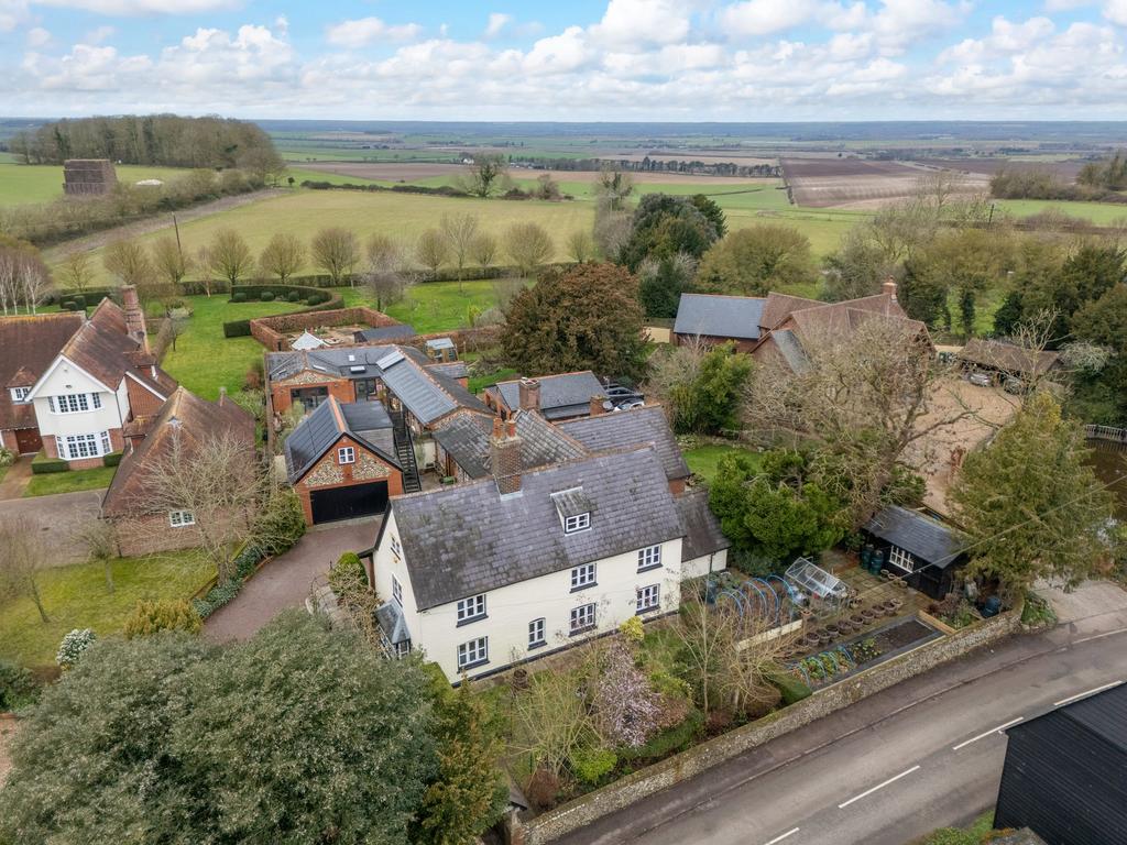 6 bedroom detached house for sale