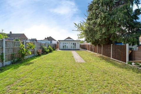 4 bedroom bungalow for sale, Heathview Road, Grays, RM16