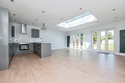 4 bedroom bungalow for sale, Heathview Road, Grays, RM16