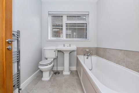 4 bedroom bungalow for sale, Heathview Road, Grays, RM16