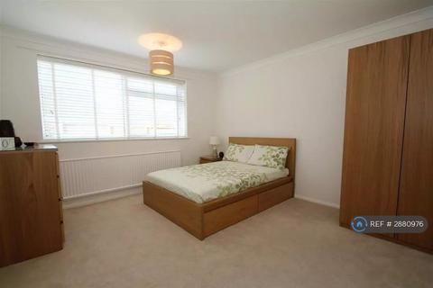 3 bedroom flat to rent, Elvetham Road, Fleet, GU51