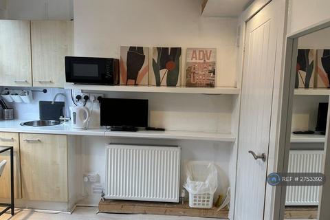 Studio to rent, Cross Green, Leeds, LS9