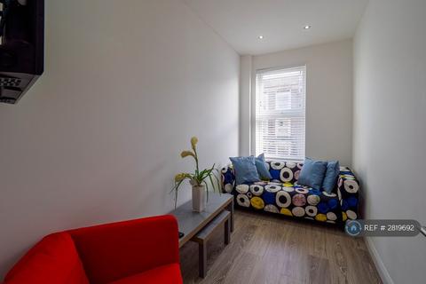 1 bedroom in a flat share to rent, Kilburn High Road, London, NW6