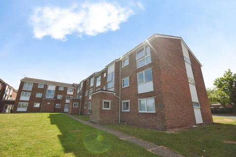 2 bedroom flat for sale, Trafalgar Court, Braintree, Essex, CM7