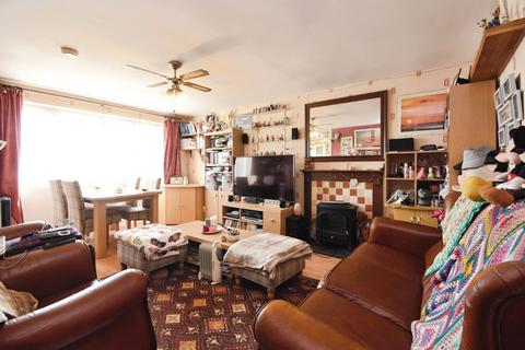 2 bedroom flat for sale, Trafalgar Court, Braintree, Essex, CM7