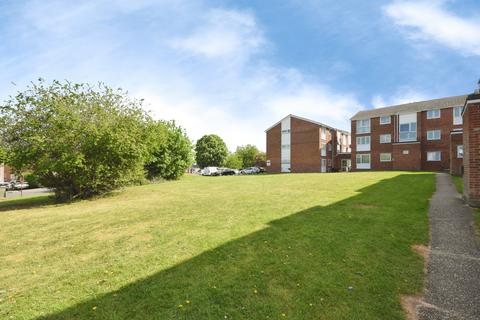 2 bedroom flat for sale, Trafalgar Court, Braintree, Essex, CM7