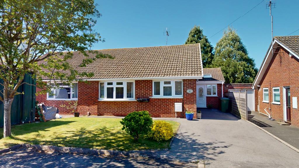 2 bedroom semi-detached bungalow for sale