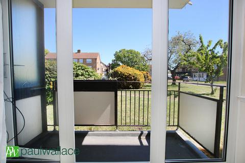 2 bedroom flat for sale, Downfield Road, Cheshunt